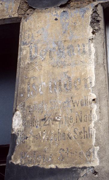 Leipzig, Dölitzer Str. 2, 9.11.1997 (1).jpg - Verkauf von Hemden, ... Wolle, ... Zwirne, Nadeln, Herren-Wäsche, Schlipse Helene Striegl...